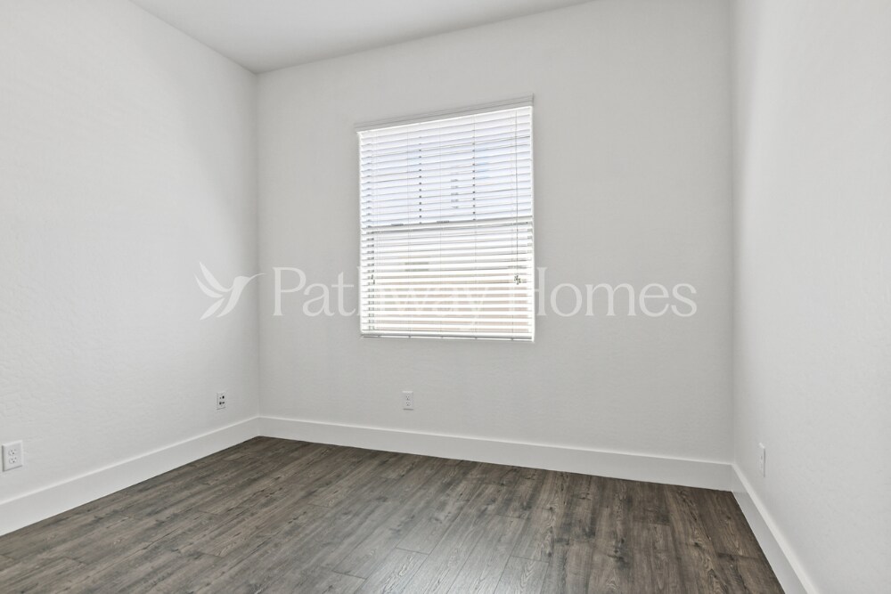 Building Photo - 20996 W White Rock Rd