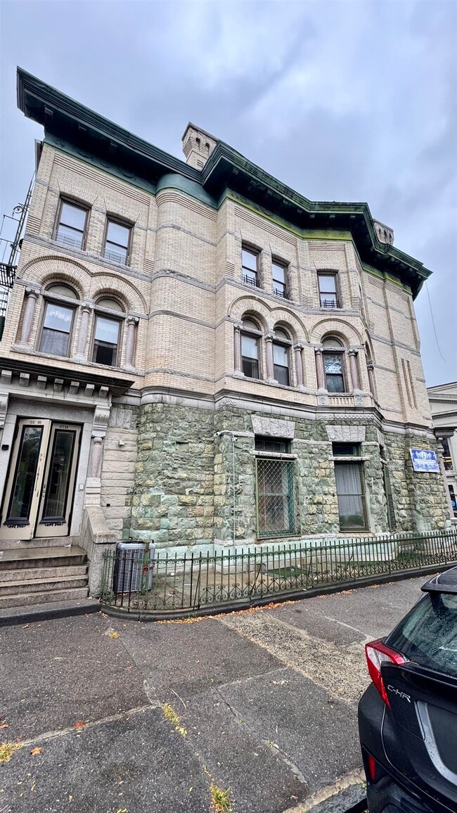 Building Photo - 99 Lembeck Ave