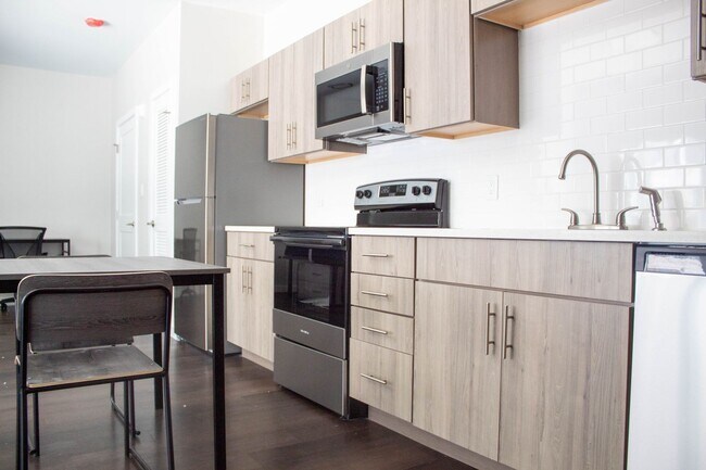 Interior Photo - 503 E Stoughton St