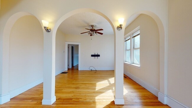 Building Photo - 43 Edgewater Ave