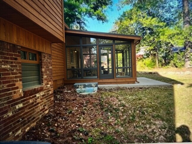 Building Photo - 3238 Amhurst Dr NW