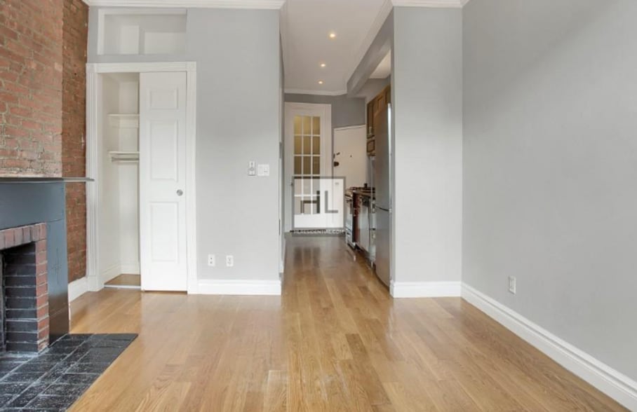 Building Photo - LEROY ST.