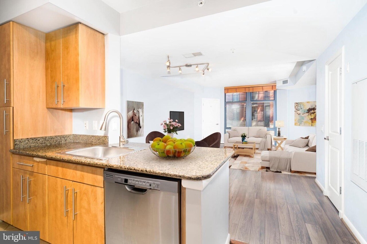 Building Photo - 1021 N Garfield St