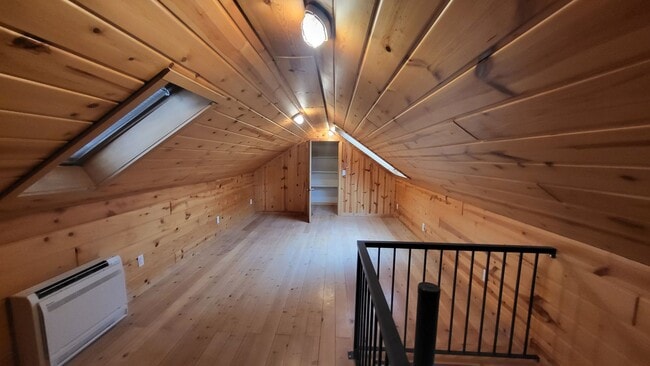 Building Photo - 1460 NW Newport Ave