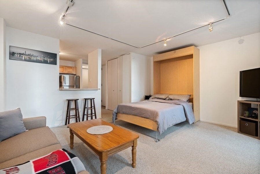 Building Photo - 1030 N State St