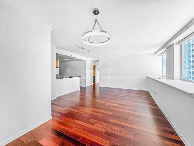 Building Photo - 400 Beale
