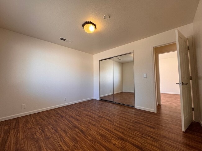 Building Photo - 695 Cameron Way