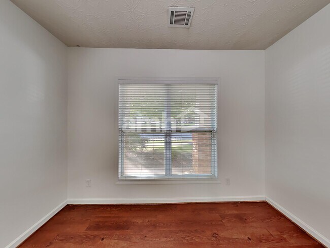 Building Photo - 127 Oleander Way