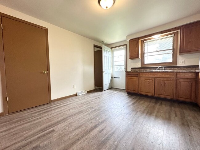 Building Photo - 2652 Sherry Ln