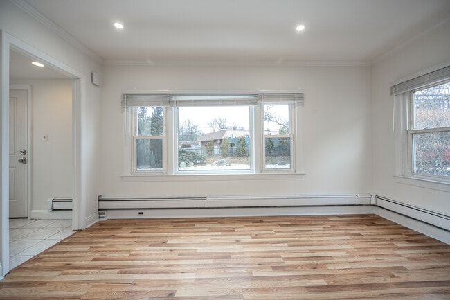 Building Photo - 14 Deane Pl