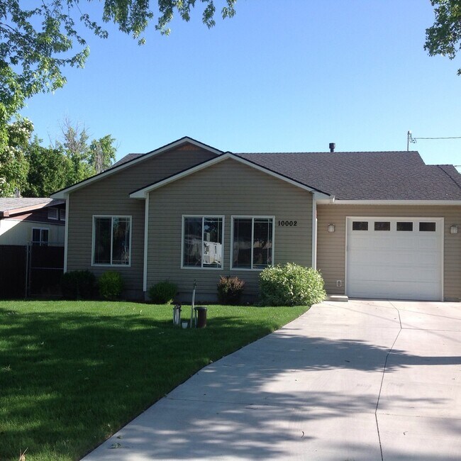 Building Photo - 10002 Utahna Rd