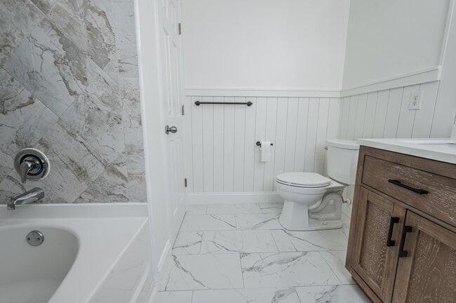 Building Photo - 312 Hawks Bluff Dr