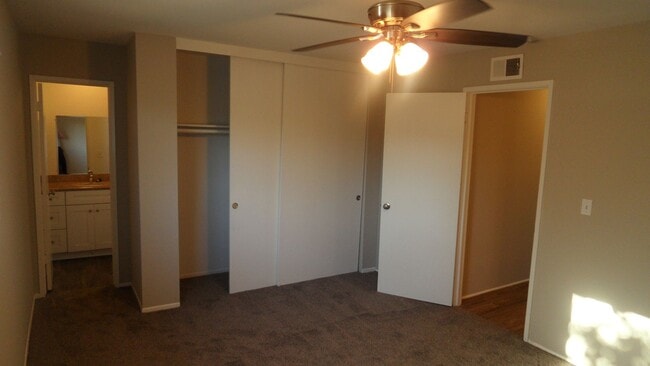 Building Photo - 640 S Fashion Park St