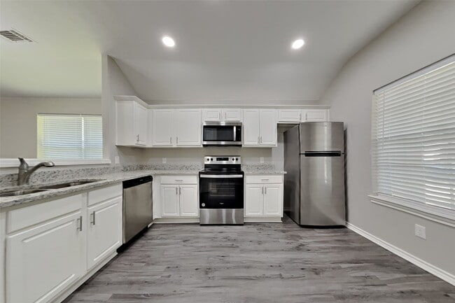 Building Photo - 15402 Misty Dawn Tr