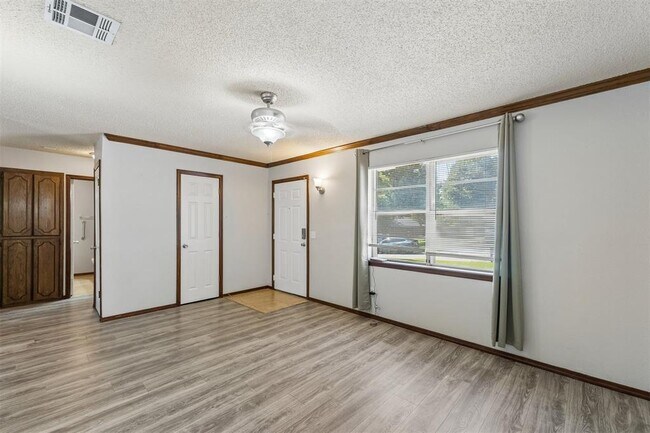 Building Photo - 3401 E Noble Dr