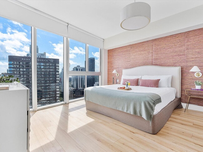 Building Photo - 485 Brickell Ave