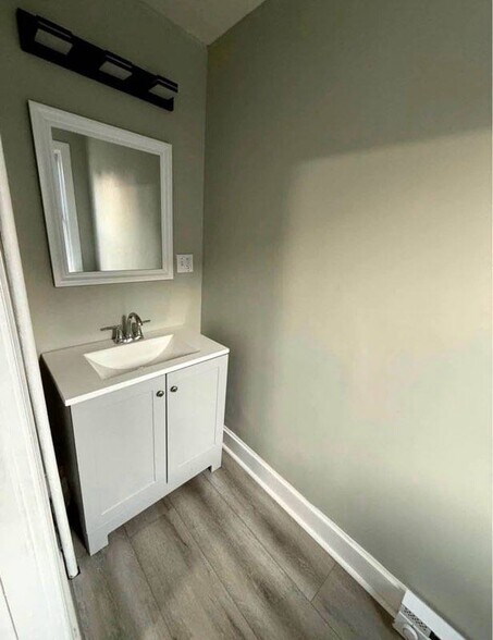 Building Photo - 24 Fairview St