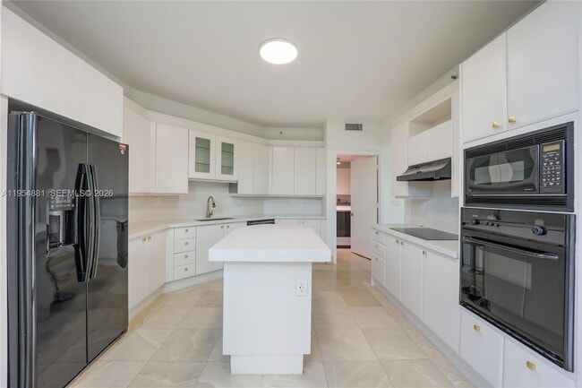 Building Photo - 300 South Pointe Dr