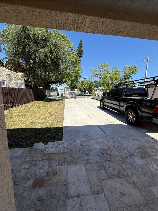 Building Photo - 6716 NW 6th Ave