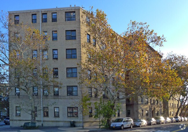 Building Photo - 70-35 Broadway