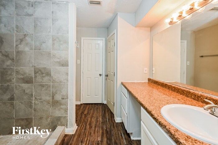 Building Photo - 15827 Pine Mountain Dr
