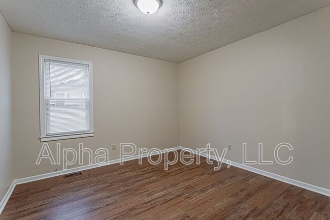 Building Photo - 5 Rawood Dr