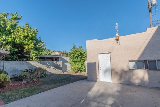 Building Photo - 2226 Redondo Blvd