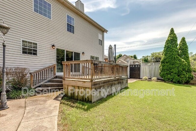 Building Photo - 701 Brent Glen Pl