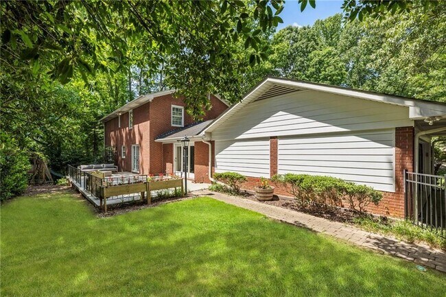 Building Photo - 4243 McClatchey Cir NE