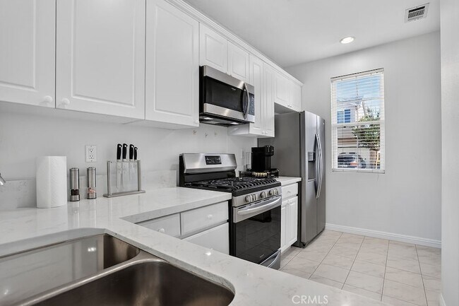 Building Photo - 34 Rue Du Chateau