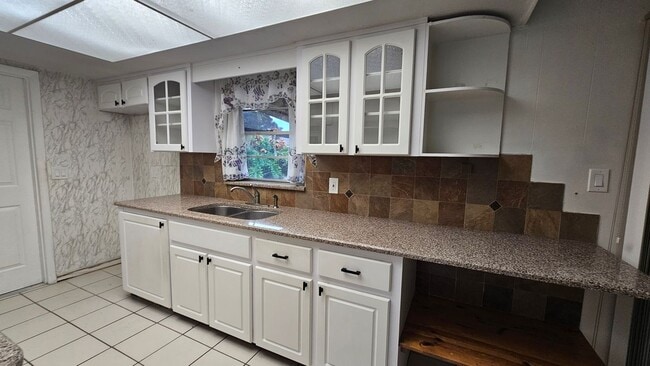 Building Photo - 1608 Watrous Dr