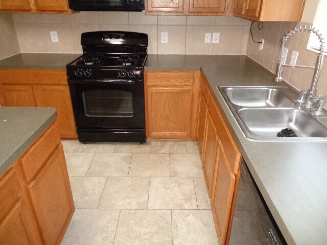 Building Photo - 8606 Sunset Pond Dr