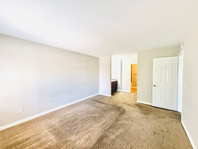 Building Photo - Fully Renovated 2-Bedroom Condo in Gated W...