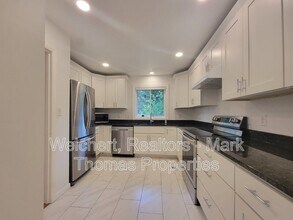 Building Photo - 111 Twisted Oak Pl