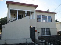 Building Photo - 498 E 8th St