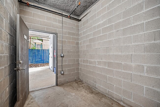 Building Photo - 2401 Crawford St