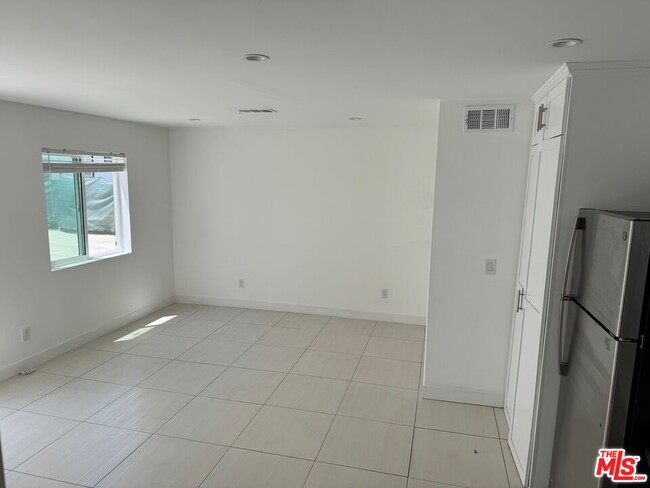 Building Photo - 1430 Hauser Blvd