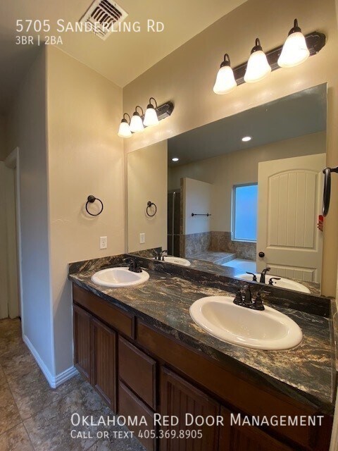 Building Photo - 5705 Sanderling Rd