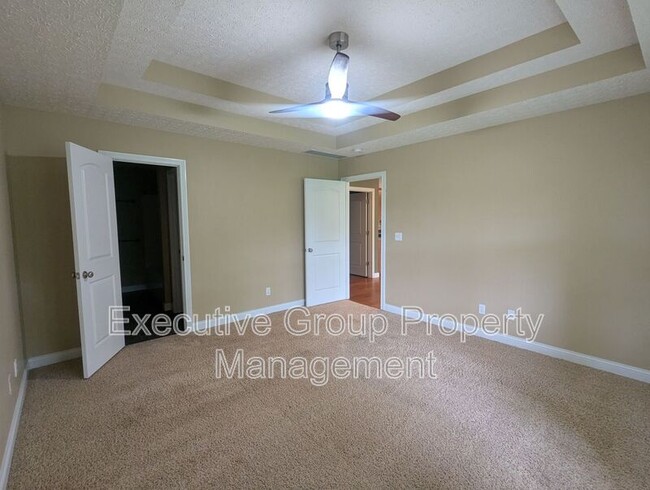 Building Photo - 120 Victory Lake Dr
