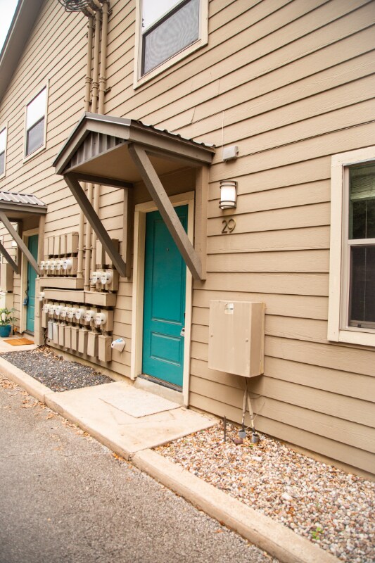 Building Photo - 6700 Cooper Ln