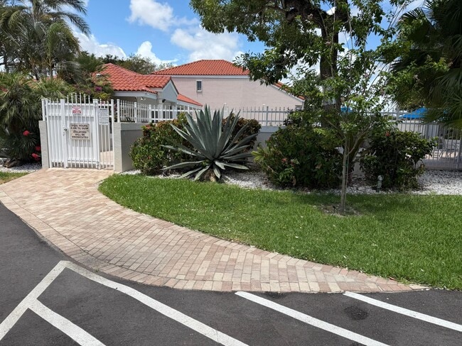 Building Photo - 3780 Amalfi Dr