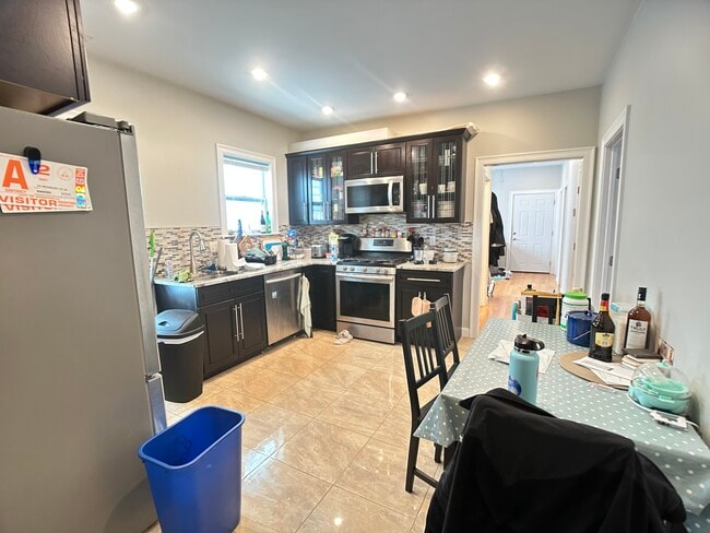 Building Photo - 83 Newbury St