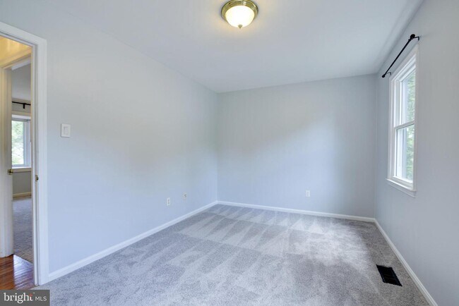 Building Photo - 618 Worchester St