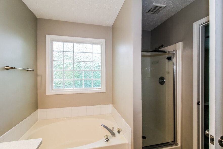 Building Photo - 216 Rivergate Ct