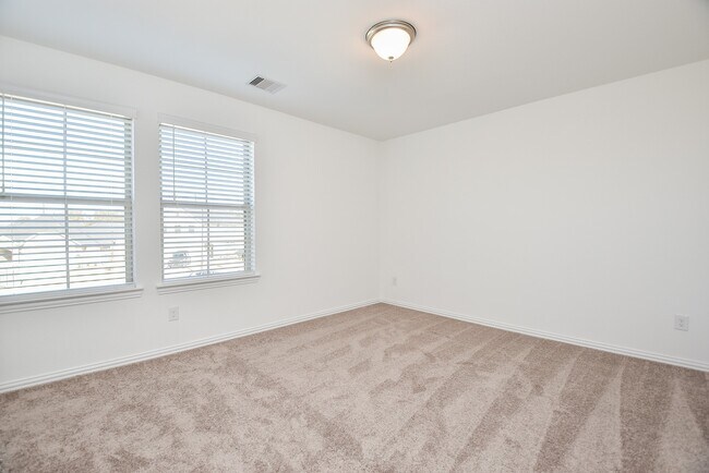 Building Photo - 8106 Royal Palm Ct