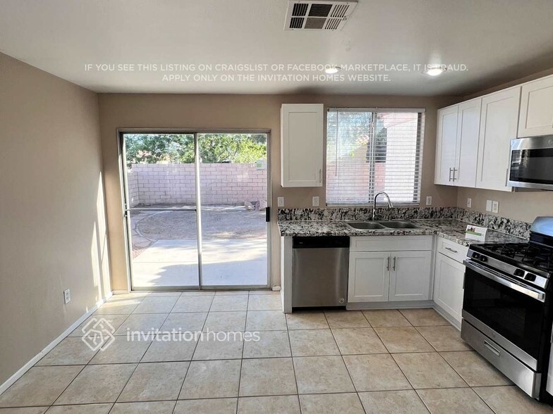 Building Photo - 876 Tollbrook Way