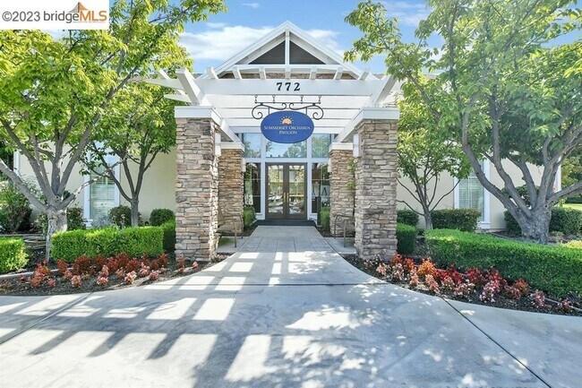 Building Photo - 935 Centennial Dr