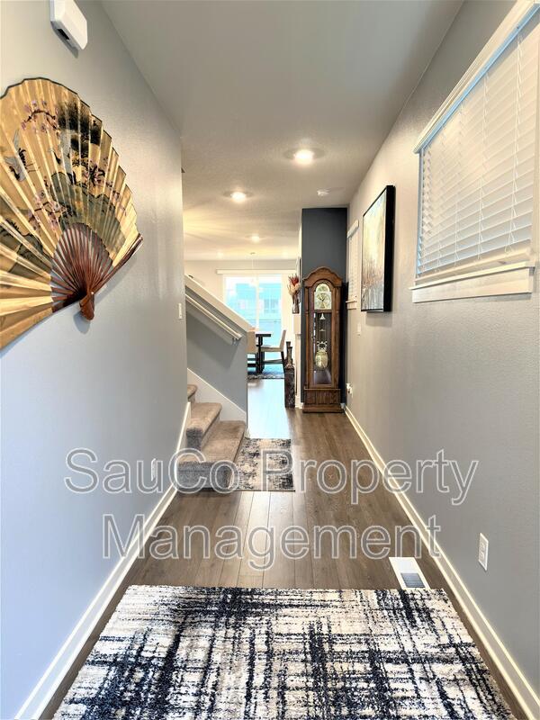 Building Photo - 6516 SE Genrosa St