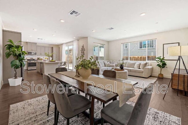 Building Photo - 2428 Periwinkle Pl