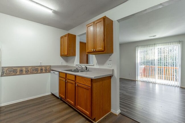 Building Photo - 82 Eastwood Ct